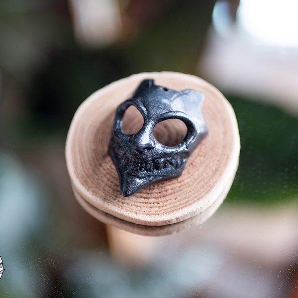 Collier visage ONI - Gris pailleté